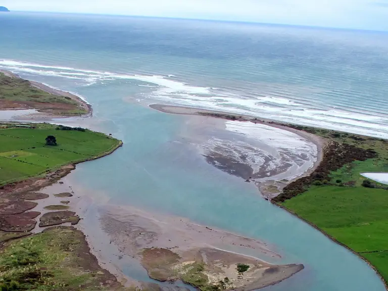 River mouth training in the Bay of Plenty