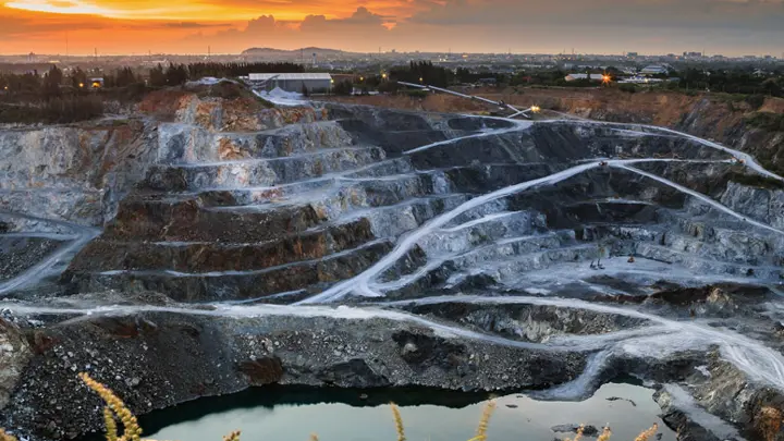 Low-carbon geothermal lithium production, France