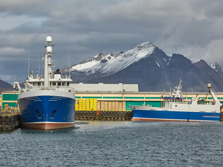 Safe passage through an ebb shoal in Iceland’s harsh wave climate