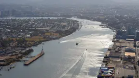 How to reduce carbon footprint of vessel traffic
